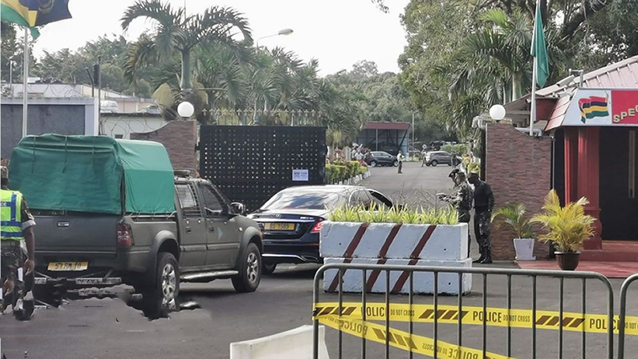 一名警官因“变革联盟候选人挨家挨户会见”而被调职-华闻时空