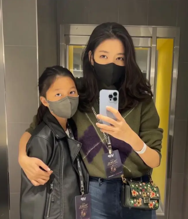 图片[32]-韩财阀千金“下嫁”美籍华裔军官！北大毕业当过海军，父母万亿离婚大战比韩剧还狗血…-华闻时空
