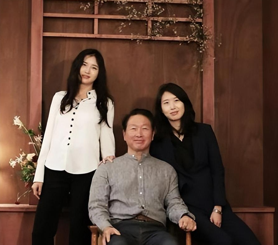 图片[4]-韩财阀千金“下嫁”美籍华裔军官！北大毕业当过海军，父母万亿离婚大战比韩剧还狗血…-华闻时空