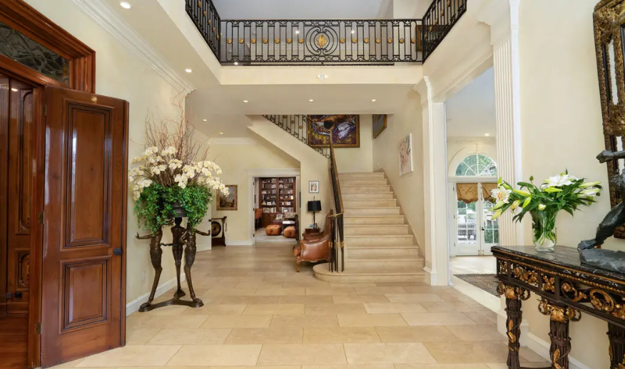 图片[26]-美国凶宅拍出上亿天价！弑父杀母案引热议，卡戴珊都出来为其开脱-华闻时空