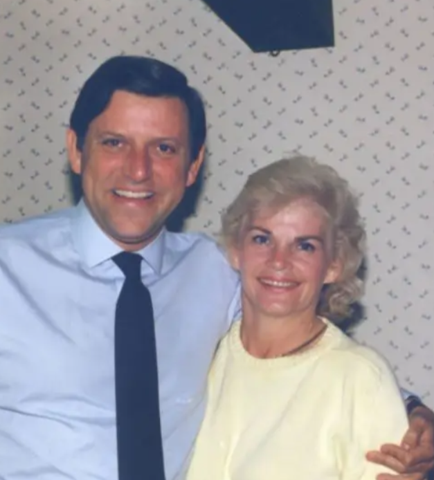 图片[3]-美国凶宅拍出上亿天价！弑父杀母案引热议，卡戴珊都出来为其开脱-华闻时空