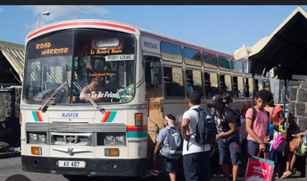 图片[1]-东部村庄居民要求新当选议员解决交通及环境问题-华闻时空