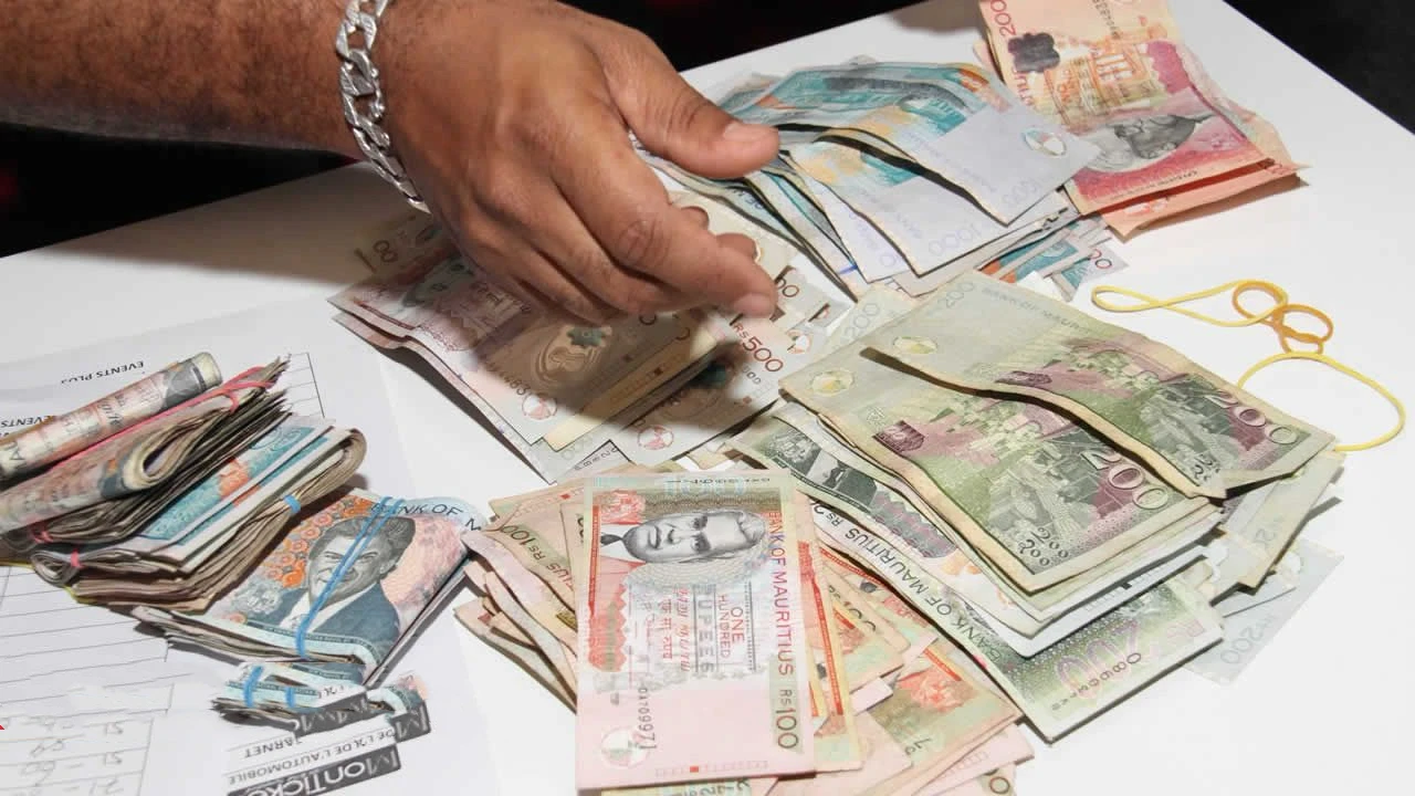 图片[1]-拟支付第14个月工资的消息引发了社会反响-华闻时空