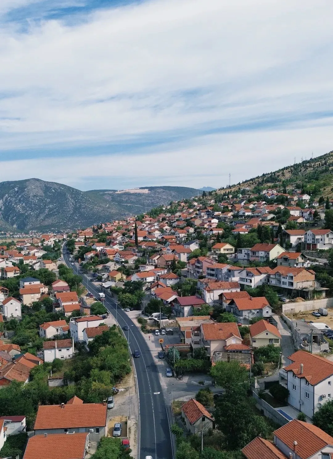 低调的免签小国，快被休年假的年轻人挤爆了-华闻时空