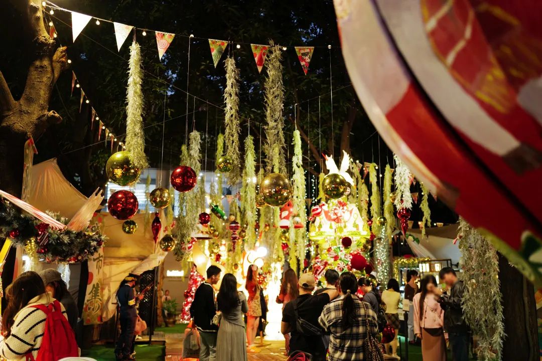 太好逛了，连续两年来这里感受年味，看醒狮挥春戏台子-华闻时空