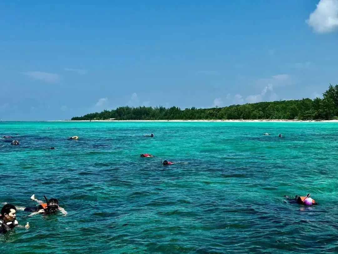 低调的免签小国，快被休年假的年轻人挤爆了 -华闻时空