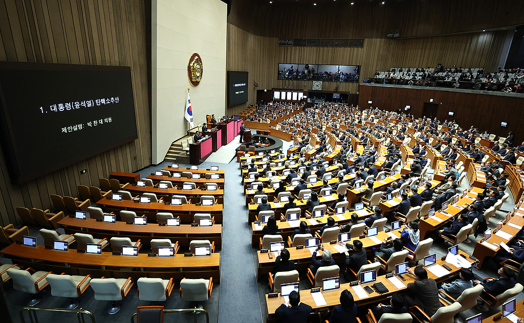 韩国国会通过总统弹劾案，尹锡悦职务立即停止-华闻时空