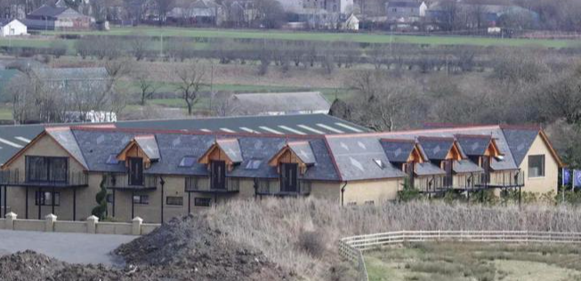 图片[4]-英国商人违章建房要求拆掉，他想了一个办法不但保住房子没拆，还能再建6套-华闻时空