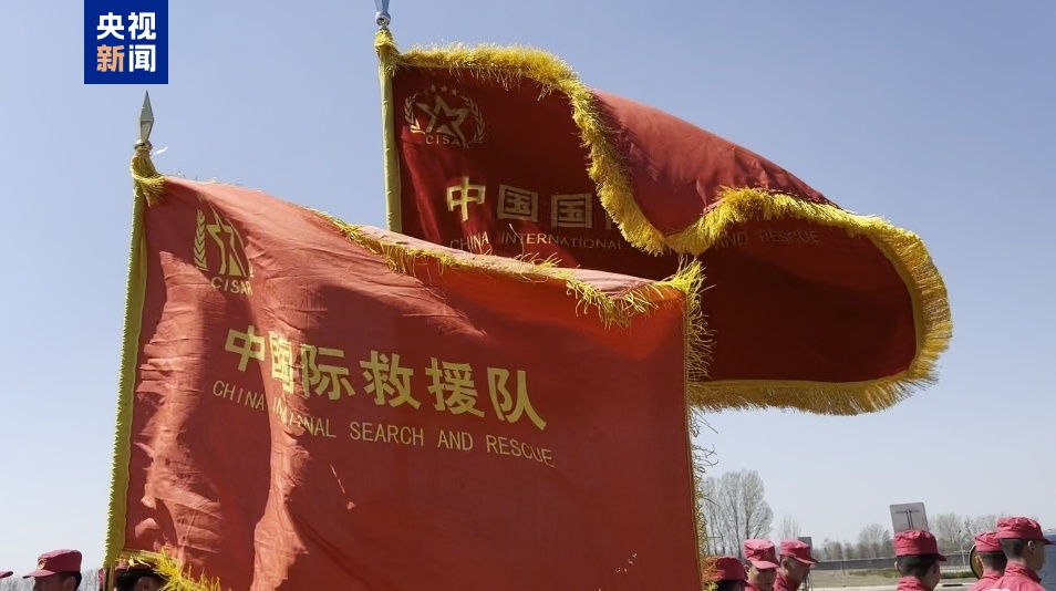 中国国际救援队乘坐中国空军运-20赴缅甸开展地震救援-华闻时空