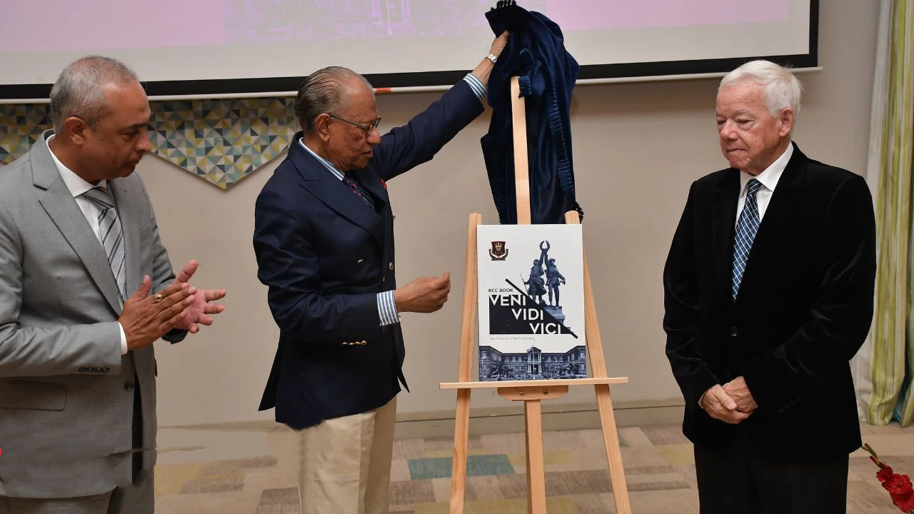 图片[1]-安古兰总理在研讨会上推荐了一本新书-华闻时空