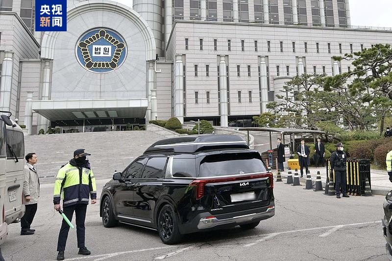 尹锡悦方“否认所有公诉事实”，涉内乱罪首场公审暂时休庭-华闻时空