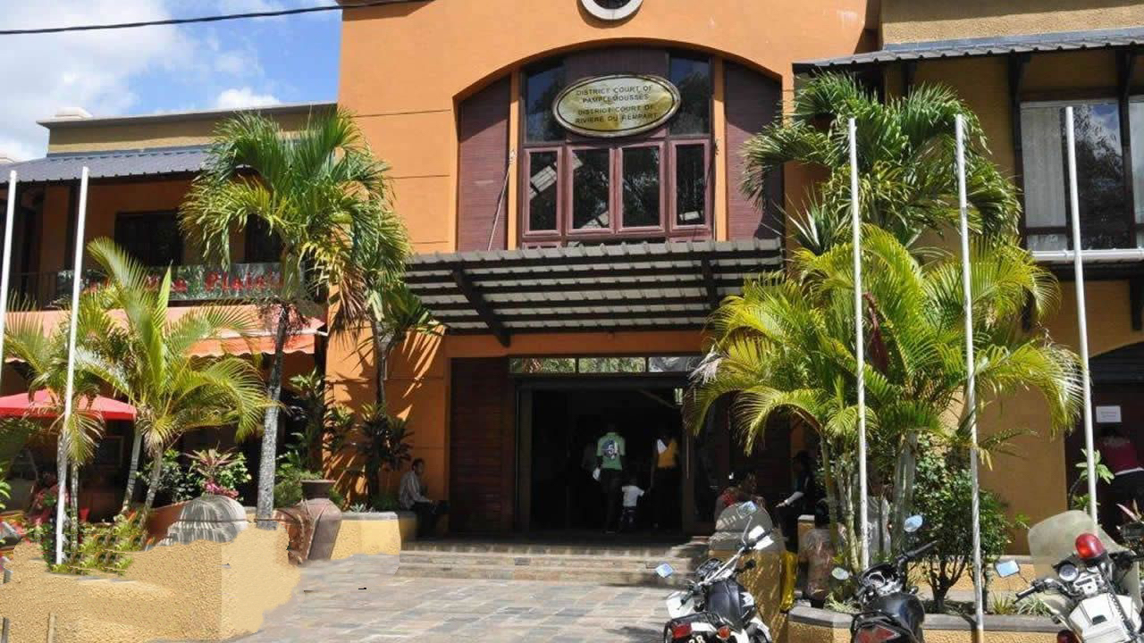 横贝慕斯法院发生性骚扰指控：一名法警被捕-华闻时空