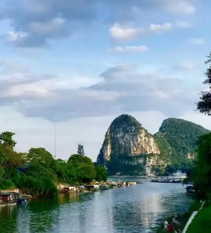 姜敏达诗歌欣赏：行走在岁月的路上-华闻时空