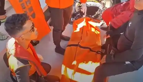 图片[2]-印尼一名中国游客为打捞相机潜入深海，被发现溺亡于87米海底-华闻时空