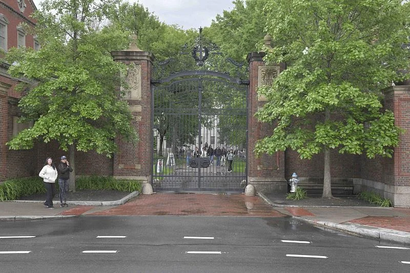 图片[1]-特朗普再威胁哈佛大学，考虑撤款30亿美元-华闻时空