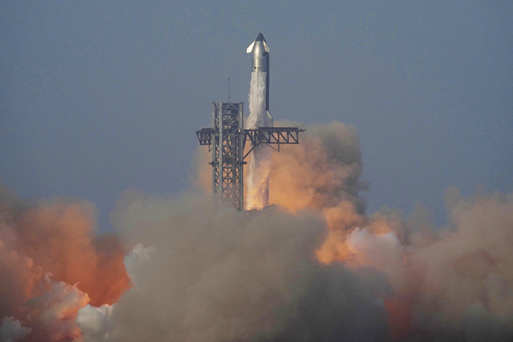 美“星舰”第九次试飞未获成功：火箭一级爆炸，二级飞船失控-华闻时空