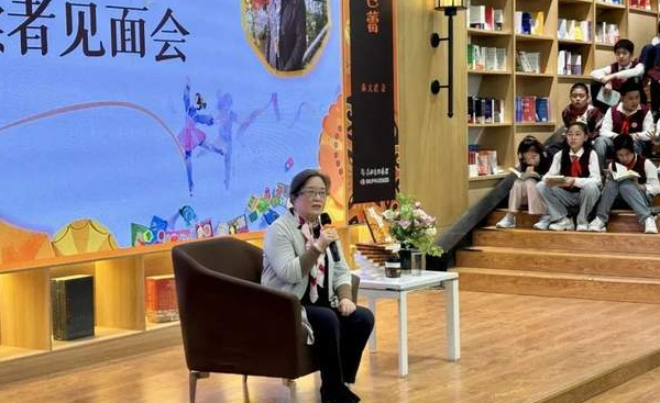 人物 | 那个光芒四射的秦文君-华闻时空