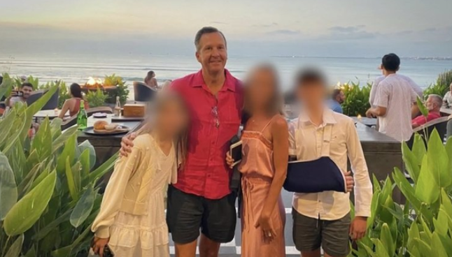 突发! 澳洲著名商界大亨被刺杀, 惨死豪宅家中! 嫌犯疑为15岁teenager儿子-华闻时空