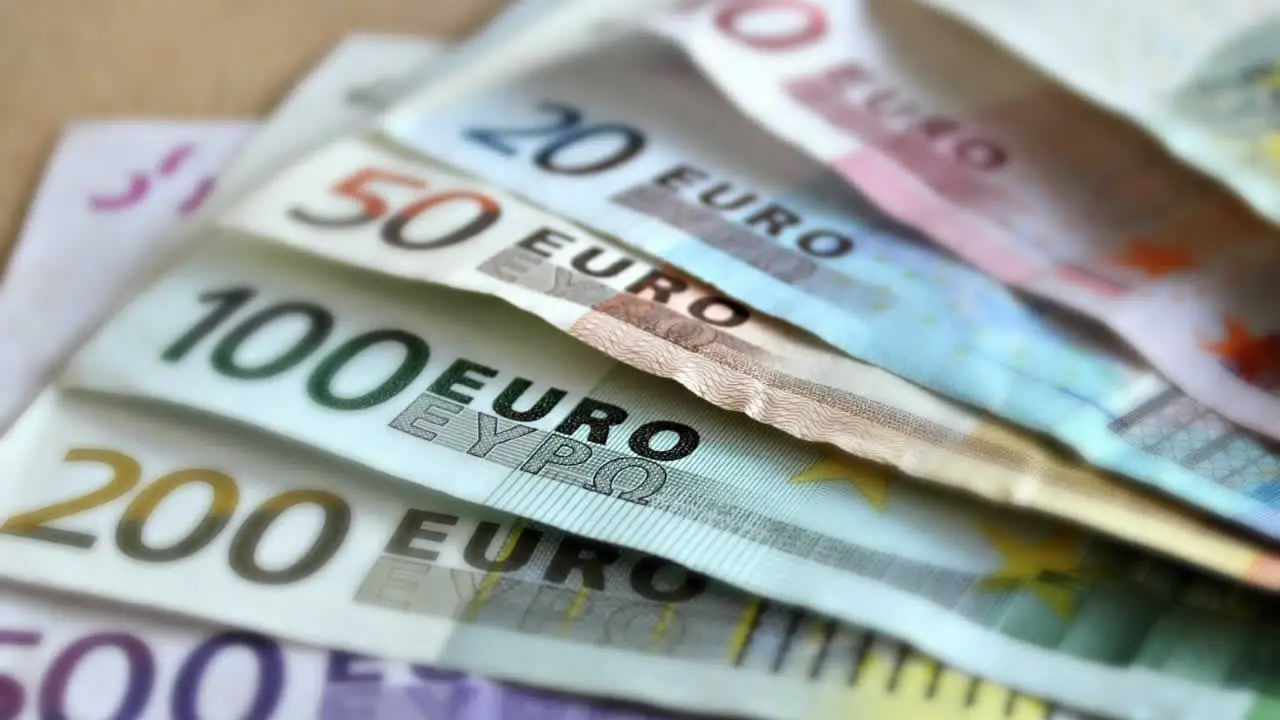 图片[1]-卢比兑欧元在四个月内下跌8%  -华闻时空