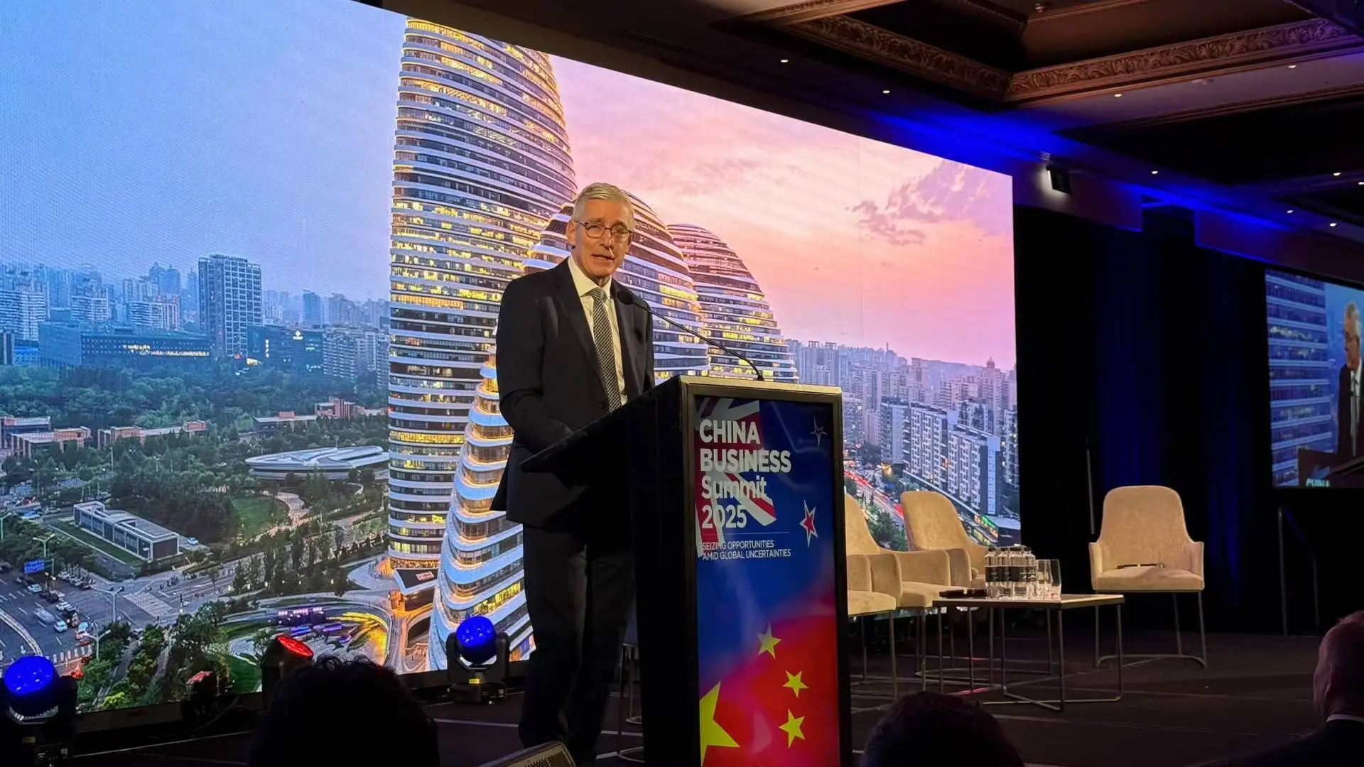 图片[4]-NZ华新社记者观察：新中两国互信共识 续写东西方合作共赢典范新篇章——评新西兰华人国会议员陆楠出席中国商业峰会并撰文回顾随总理访华经历-华闻时空