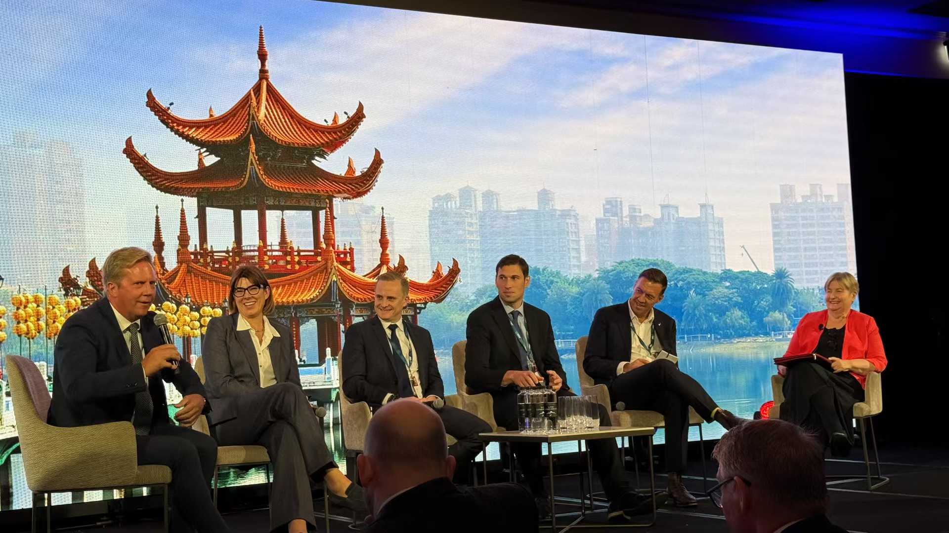 图片[7]-NZ华新社记者观察：新中两国互信共识 续写东西方合作共赢典范新篇章——评新西兰华人国会议员陆楠出席中国商业峰会并撰文回顾随总理访华经历-华闻时空