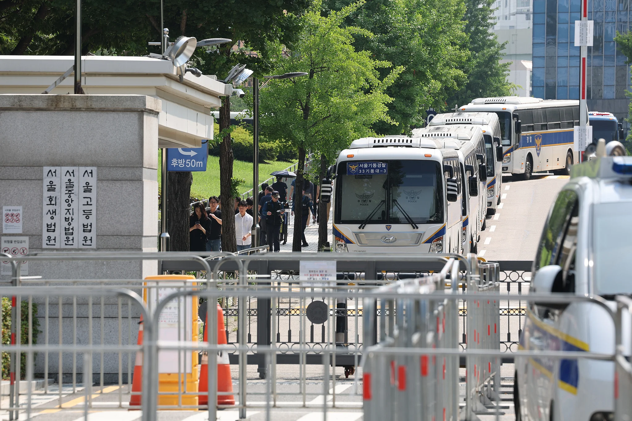 图片[1]-韩国前总统尹锡悦抵达法院，出席拘留令必要性审查-华闻时空