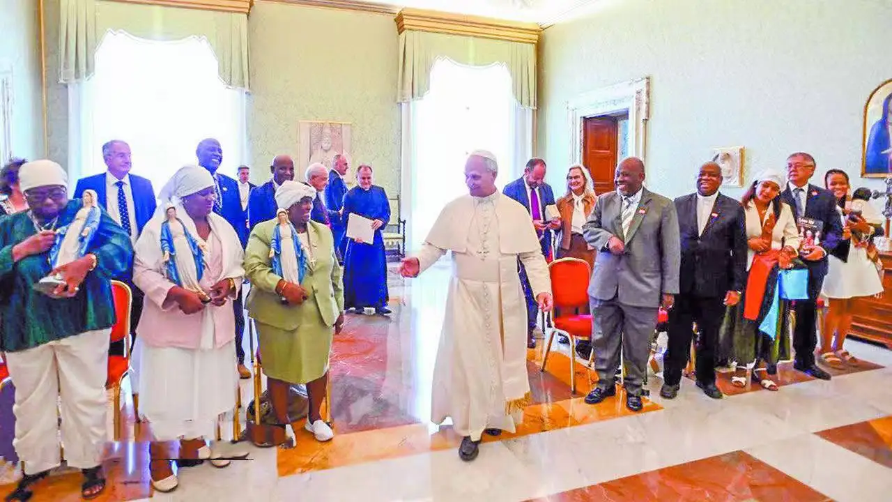 图片[1]-教皇利奥十四世会见查戈斯难民代表-华闻时空