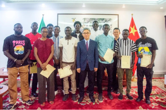 图片[2]-塞内加尔：使馆举办2025年中国政府奖学金颁发仪式暨留华学生欢送会-华闻时空