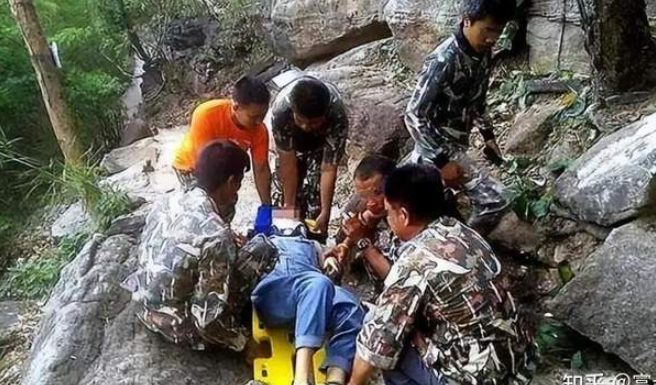 “泰国坠崖案”受害者离婚案开庭! “丈夫摸着孕肚在我耳边说‘你去死吧’! ”-华闻时空