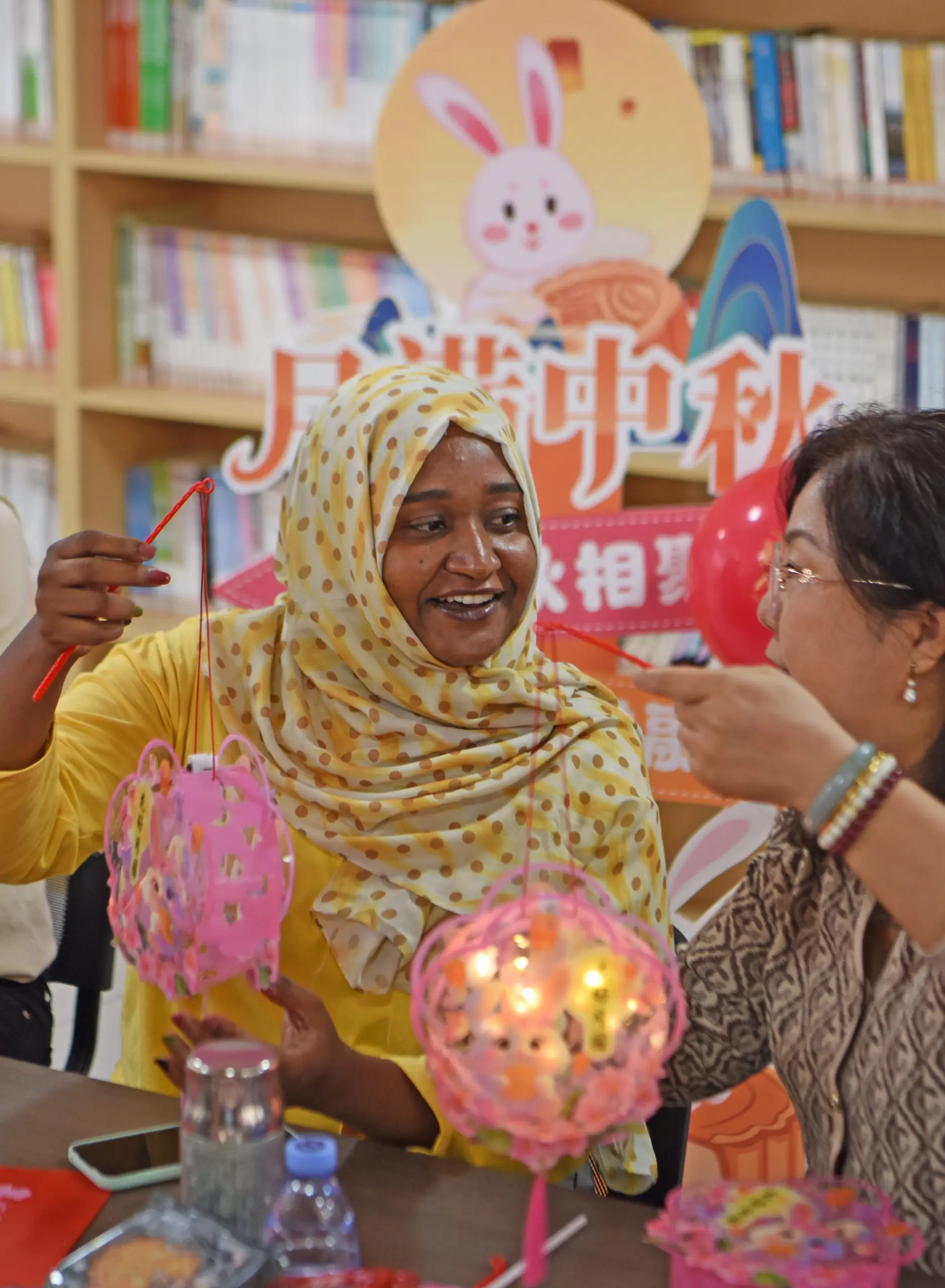 图片[1]-安徽淮南：外国友人沉浸式感受中秋魅力-华闻时空