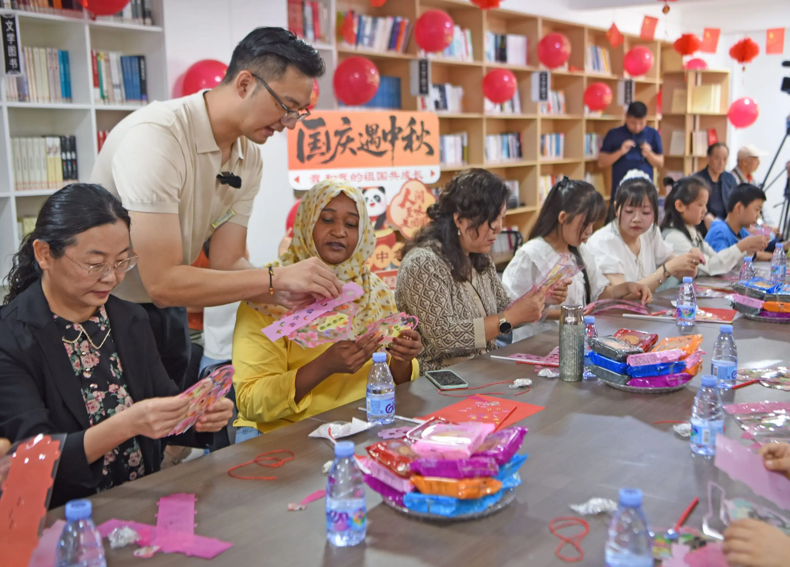 图片[2]-安徽淮南：外国友人沉浸式感受中秋魅力-华闻时空