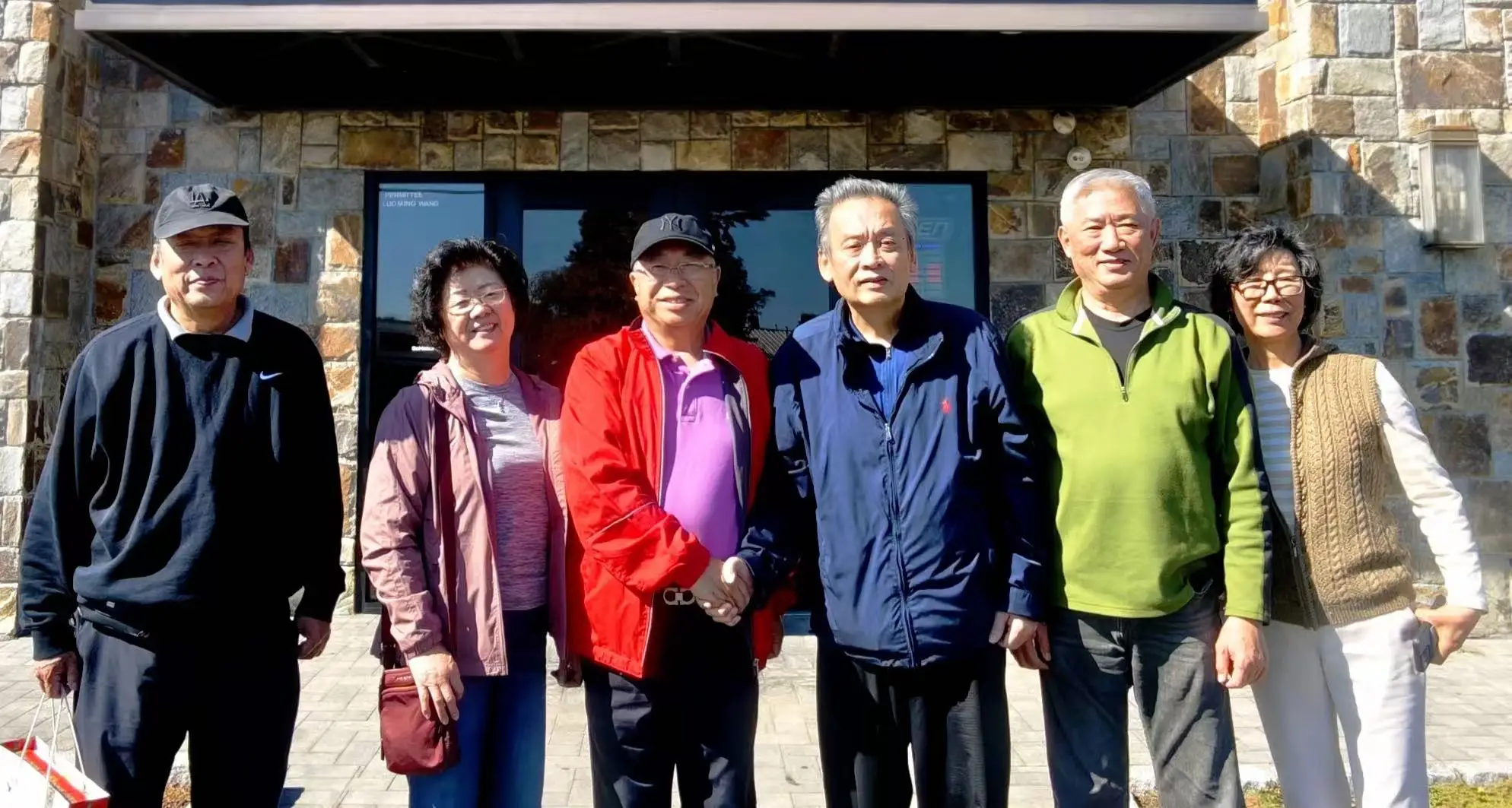 图片[1]-全美中国作家联谊会设宴欢迎上海著名摄影家徐祖伟夏茵伉俪访问美国-华闻时空