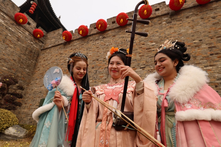 图片[2]-国际友人打卡芜湖古城-华闻时空