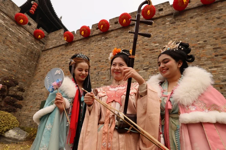 图片[2]-国际友人打卡芜湖古城-华闻时空