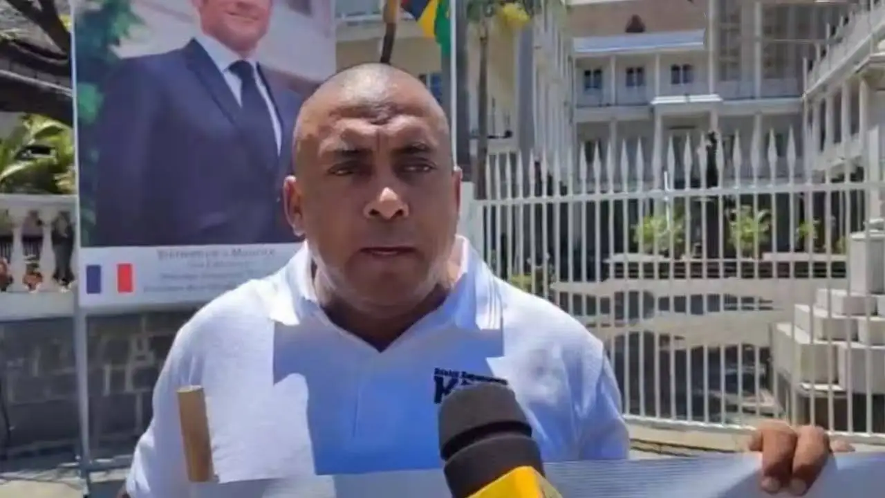 图片[1]-KRAK组织周四在议会面前抗议-华闻时空