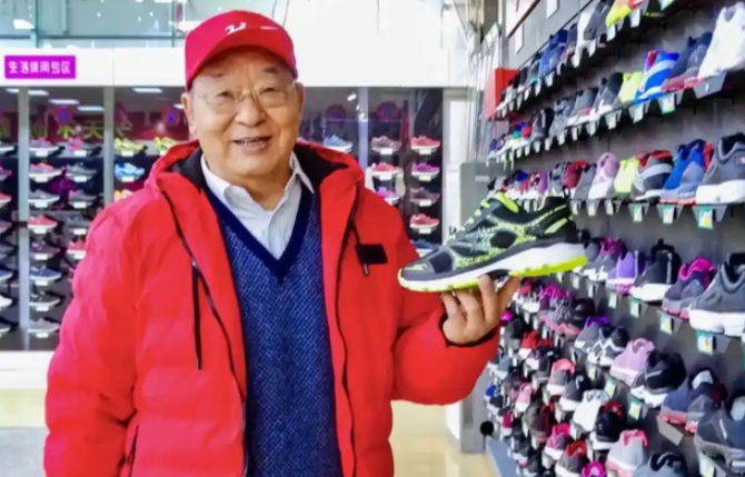 中国著名企业创始人, 官宣断绝父子关系! 拒绝美国身份的人接班!-华闻时空