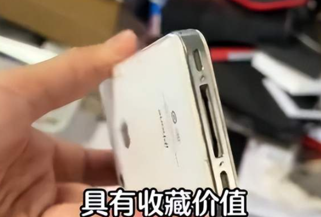 TikTok复古风带火！iPhone 4时隔15年翻红，国内二手价暴涨60倍！-华闻时空