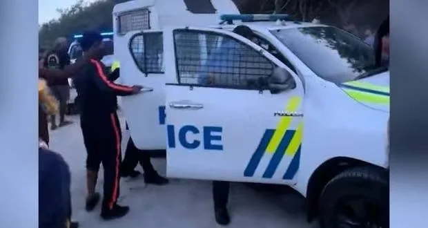 图片[1]-帕尔马公共海滩发生不文明行为-华闻时空