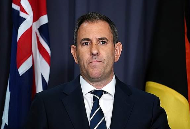 澳洲公布最新数据, 正在慢慢走向末路, 移民成最后救星?! 政治格局或巨变, 大批民众呼吁取消-华闻时空