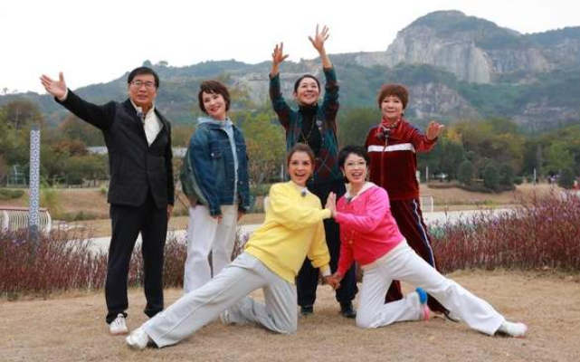 中国电视-《花开又一程》：首创“老友局”-华闻时空