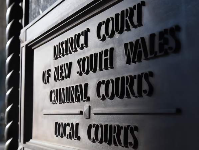 再度开庭, 追加两项罪名! 兰兰全部不认! 日常穿$1.2万香奈儿外套, 惹怒警察-华闻时空