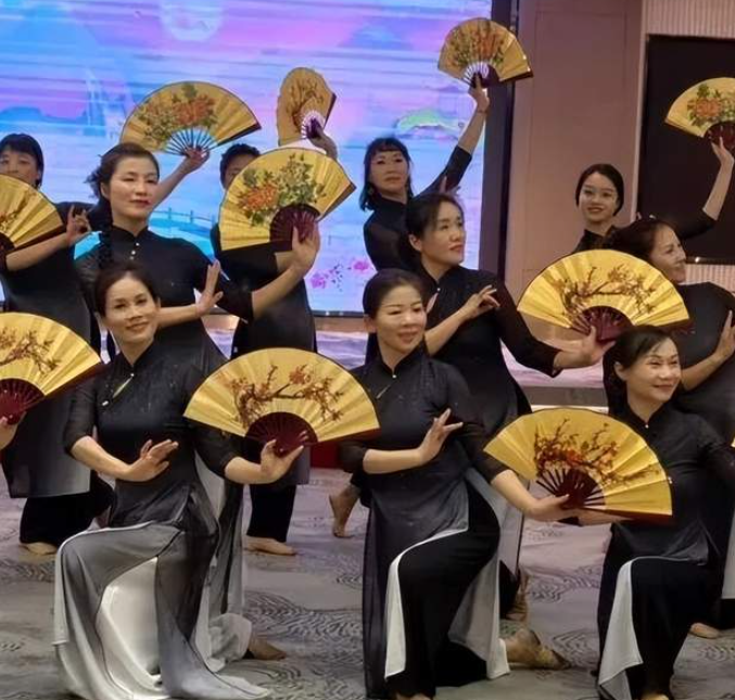 港风摩登夜 舞韵忆芳华-华闻时空