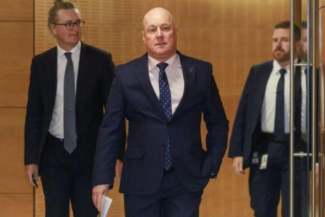 今年继续勒紧腰带！新西兰总理传递重要信号-华闻时空