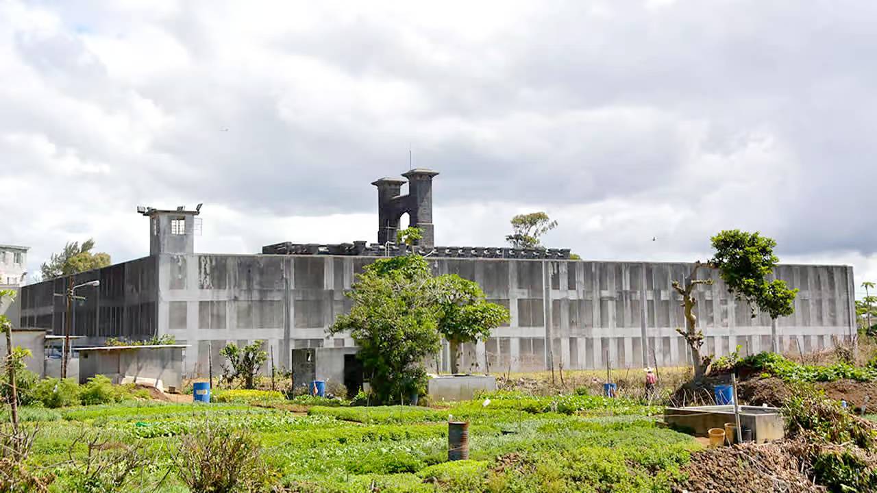 巴士底狱囚犯之间发生战斗-华闻时空