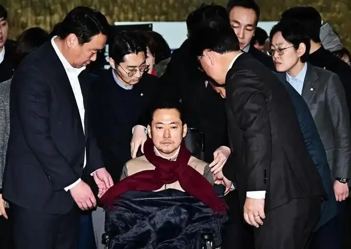 图片[1]-朴槿惠探望后，韩国最大在野党党首结束8天绝食-华闻时空