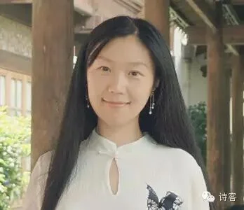 图片[1]-璎洛：当一个女人恋爱时 | 诗客NO.77期-华闻时空