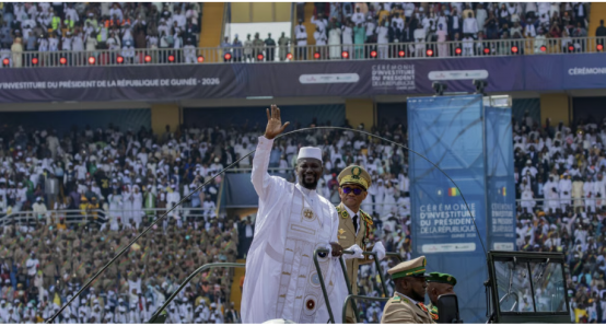 几内亚：当选总统马马迪·敦布亚在首都科纳克里宣誓就职任期七年-华闻时空