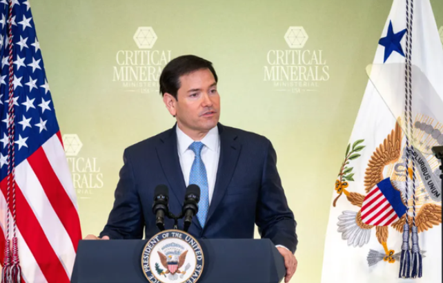 护照可能瞬间失效！美国30年老法案首次主动出击，影响范围已锁定！-华闻时空