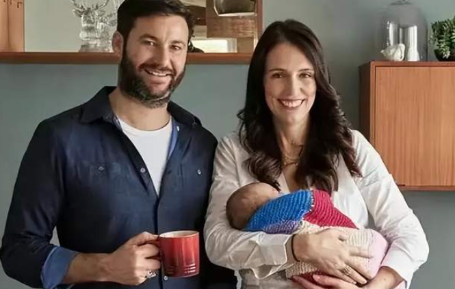 刚卸任的新西兰总理被曝光, 全家移民澳洲! 这群人正在抢占大量名额-华闻时空