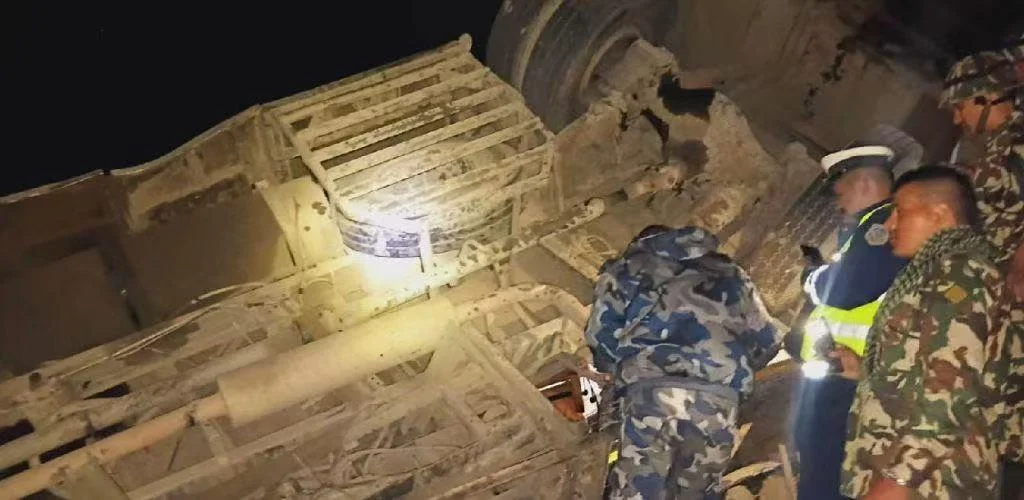 图片[1]-尼泊尔巴士坠河致18人死亡，中国公民1伤1失联-华闻时空